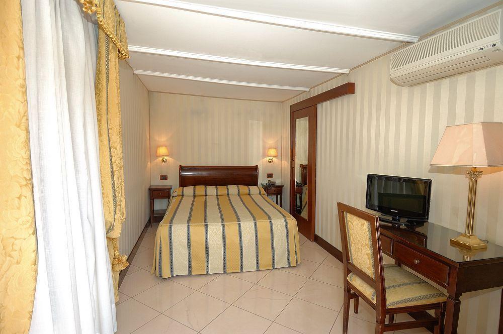 Hotel Hesperia Venice Ngoại thất bức ảnh
