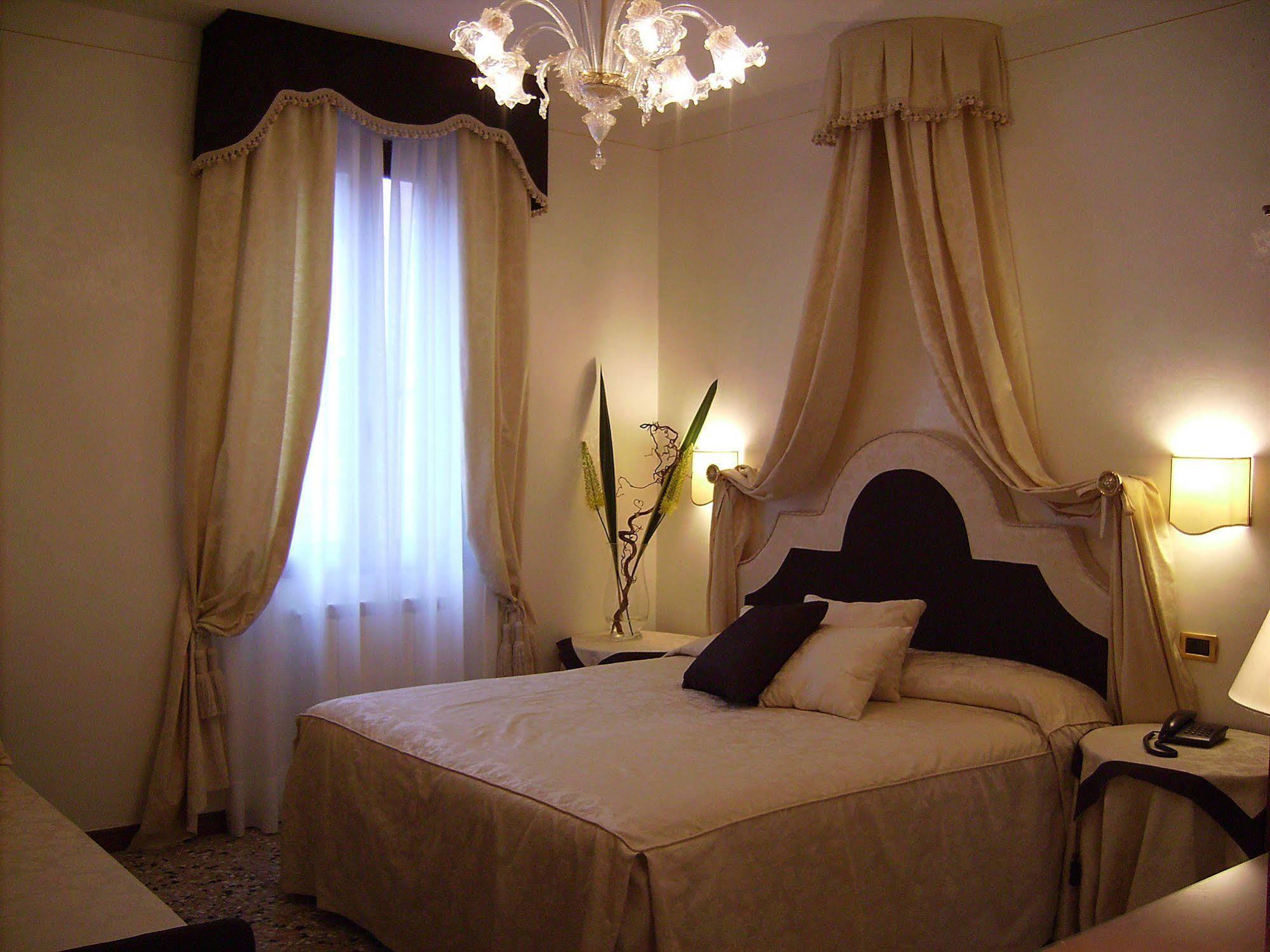 Hotel Hesperia Venice Ngoại thất bức ảnh